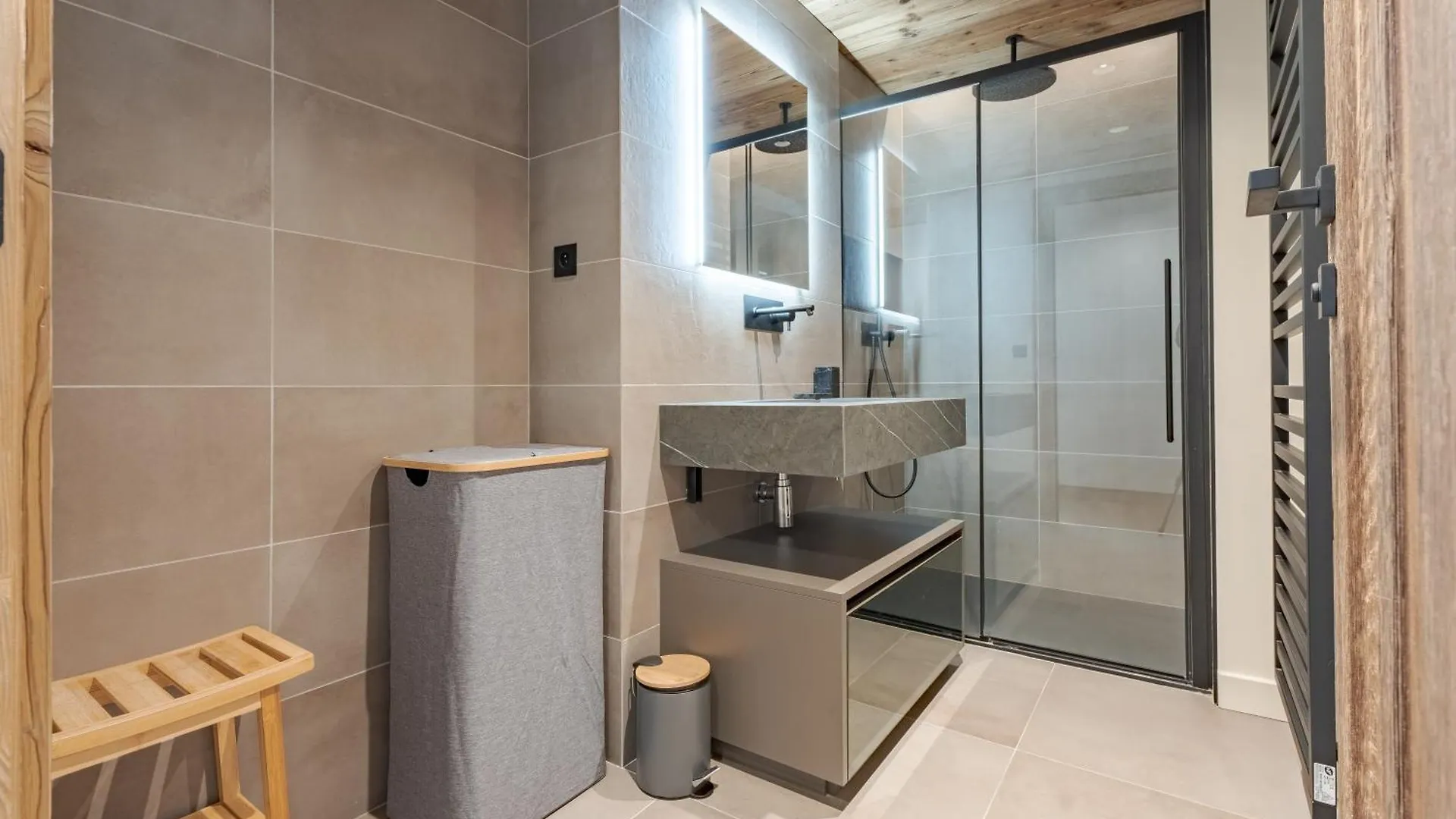 Apartment Nuna, Meribel - By Emerald Stay Les Allues 0*,